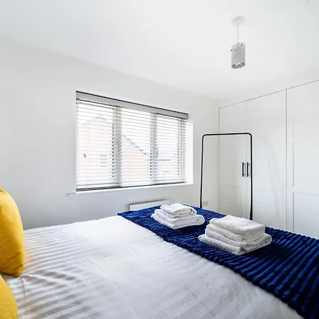 Sleeps 5, City Centre Close, Manchester, Free Fast Wi-Fi, Free Parking, 55-Inch Tv, Self-Check In - Contractors! *