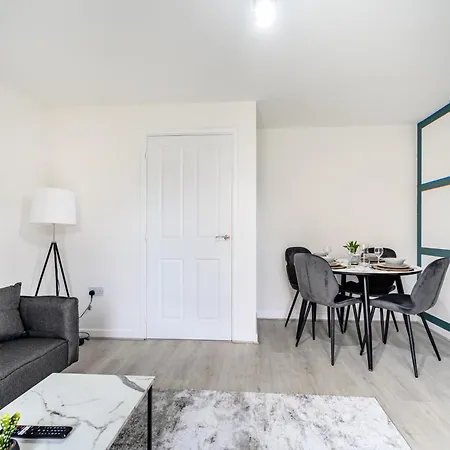 Sleeps 5, City Centre Close, Manchester, Free Fast Wi-Fi, Free Parking, 55-Inch Tv, Self-Check In - Contractors! * 曼彻斯特