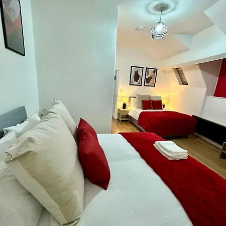 Stylish Old Trafford 2br Apartment, Free Parking, Near Stadium & Centre *