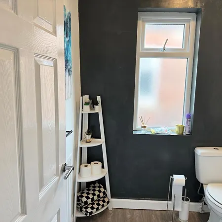 Nyaraló Near Ethiad Stadium *