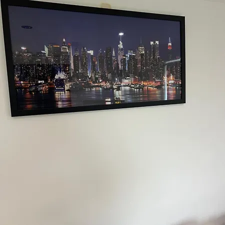 Luxury With Shared Living And Kitchen * Manchester