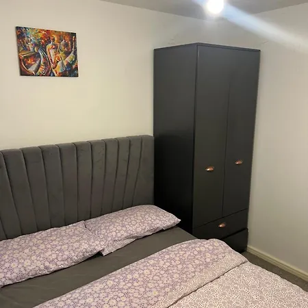 Luxury With Shared Living And Kitchen Privat bolig Manchester