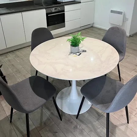 Luxury With Shared Living And Kitchen Privat bolig Manchester