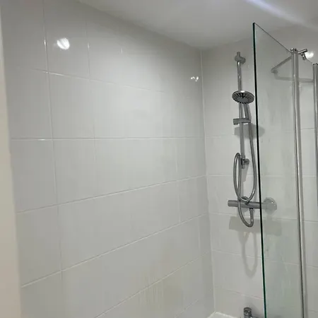Luxury With Shared Living And Kitchen Privat bolig *