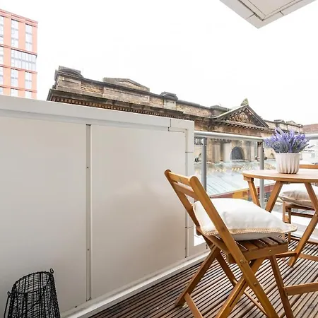 Northern Quarter Luxury 2 Bed With Balcony * Манчестер