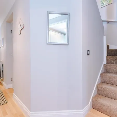 Charming Townhome Retreat, Close To Holiday home