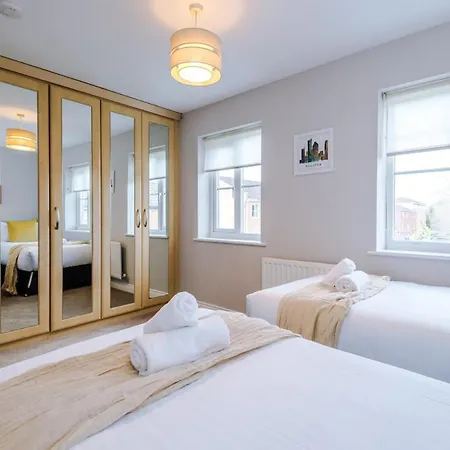 Charming Townhome Retreat, Close To *