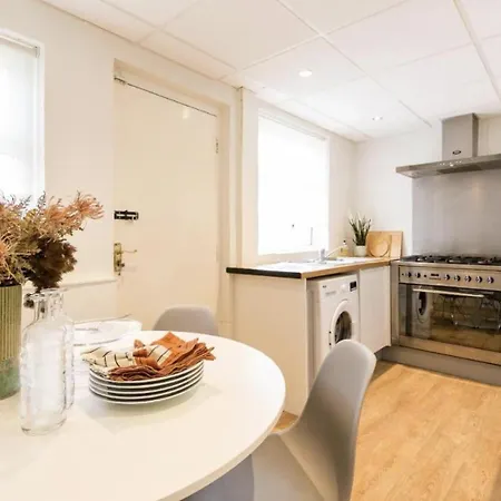 Spacious 4 Bedroom House Sleeps 8