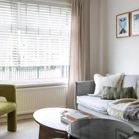 Spacious 4 Bedroom House Sleeps 8 * Mánchester