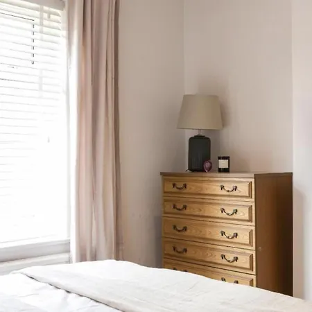 Сasa de vacaciones Spacious 4 Bedroom House Sleeps 8 Mánchester
