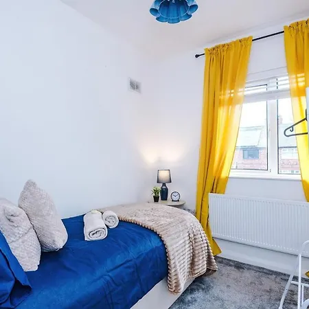 דירה Stunning In Altrincham, Large Driveway, Sleeps 7, Perfect For Groups מנצ'סטר