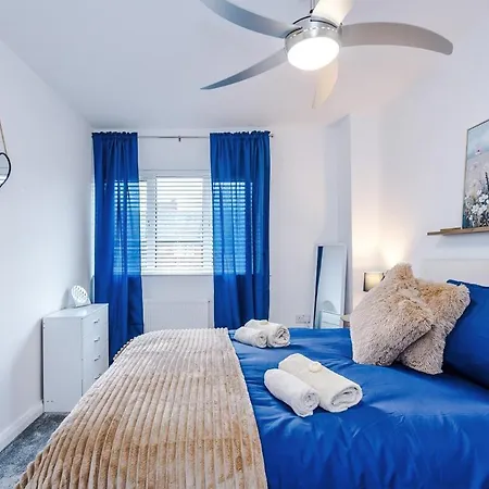 Apartamento Stunning In Altrincham, Large Driveway, Sleeps 7, Perfect For Groups *