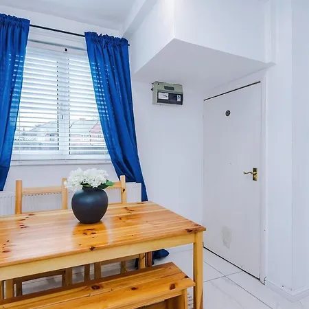 Stunning In Altrincham, Large Driveway, Sleeps 7, Perfect For Groups דירה *