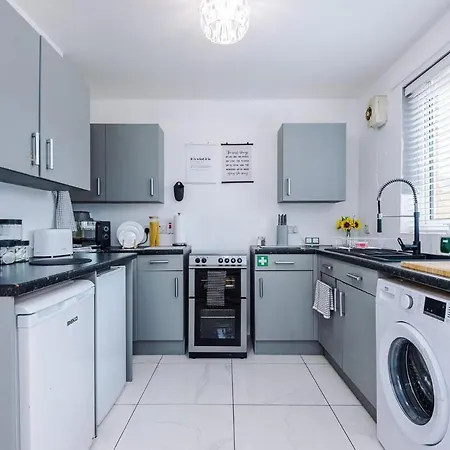 Stunning In Altrincham, Large Driveway, Sleeps 7, Perfect For Groups דירה *