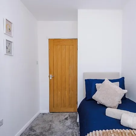 Stunning In Altrincham, Large Driveway, Sleeps 7, Perfect For Groups Apartamento *