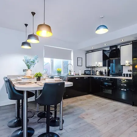 Monthly - Stylish 2bed - Etihad & Ao Arena Access - Parking *