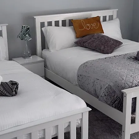 Tomelle Luxury -5 Beds-near Etihad Stadium- Coop Live-high Speed Wifi & Free Parking Tatil Evi Manchester