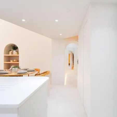 Santorini By The Heim Residences * 맨체스터