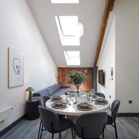 Apartment Azure By The Heim Residences