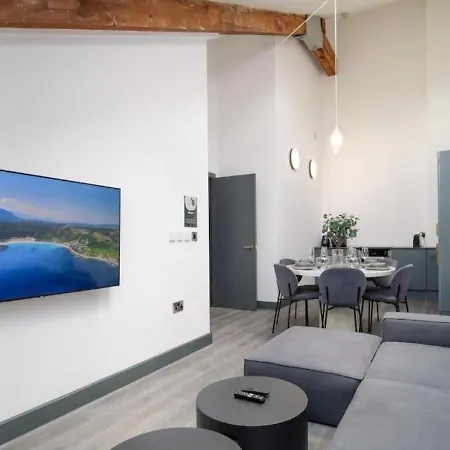 Apartment Azure By The Heim Residences *