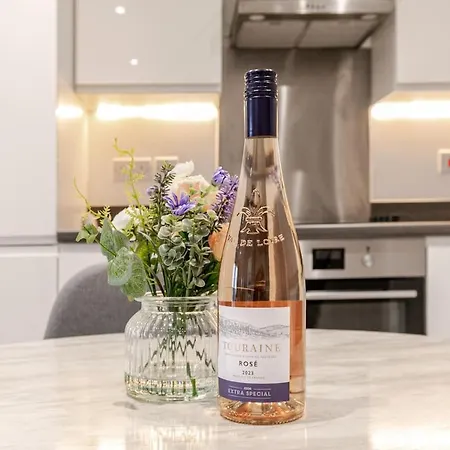 Cjay Luxury Apartment *