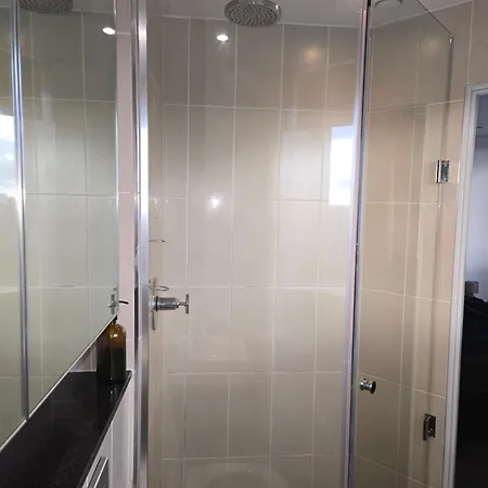 Lovely One Private Bedroom In Shared 2 Bedroom