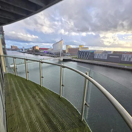 Lovely One Private Bedroom In Shared 2 Bedroom * Manchester