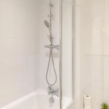 Cjay Luxury Манчестер