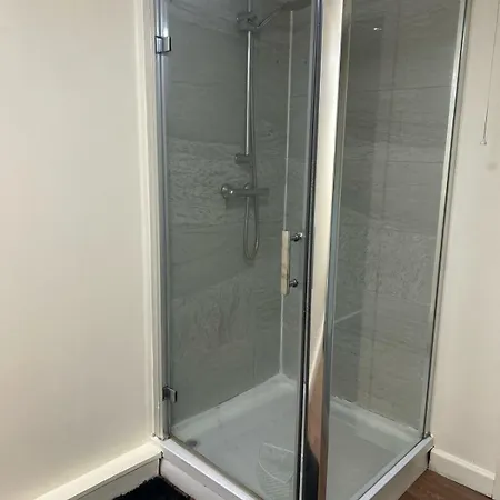 Chic 2br House W Parking & High-speed Wifi Апартаменты Манчестер