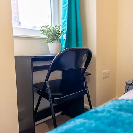 Апартаменты Chic 2br House W Parking & High-speed Wifi