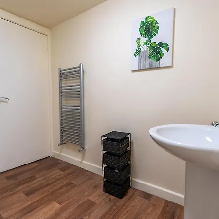 Apartament Centralized 2-Bed Apartment , Free Parking & Wi-Fi Manchester