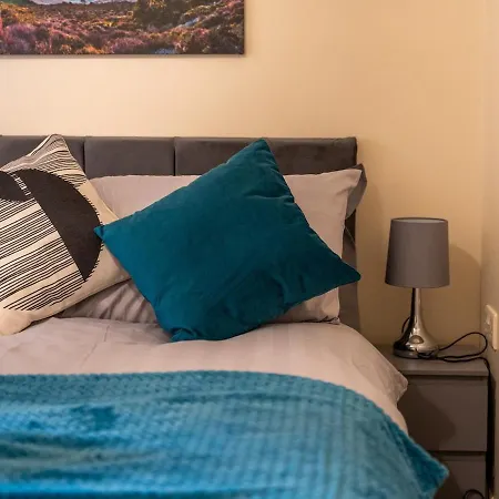 Centralized 2-Bed Apartment , Free Parking & Wi-Fi * Manchester