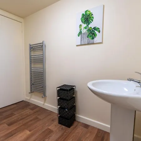 Chic 2Br House W Parking & High-Speed Wifi Appartamento