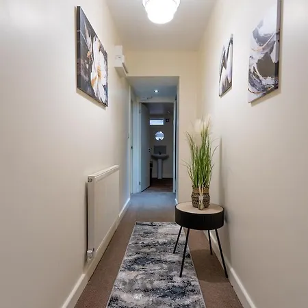 Chic 2Br House W Parking & High-Speed Wifi Appartamento *