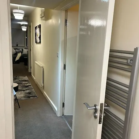 Apartament Centralized 2-Bed Apartment , Free Parking & Wi-Fi Manchester