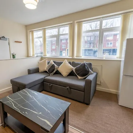 דירה Stylish 2Br House - Free Parking & Wi-Fi מנצ'סטר