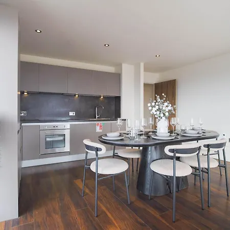 Altitude By The Heim דירה