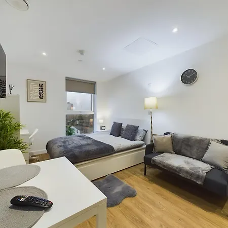 Apartment Comfortable In Cheltenham Manchester