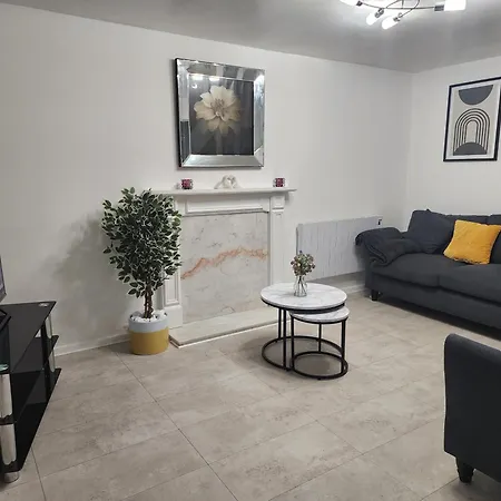 Modern 2Bed House Family Contractor Friendly Free Parking Quiet Area * מנצ'סטר