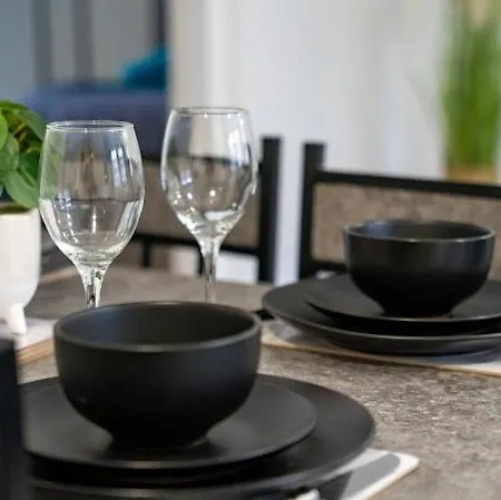 Stylish 2br Retreat - Garden & Fast Wifi Appartement *