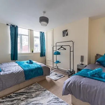 Modern 2Br Home With Garden - Extended Stays * Manchester