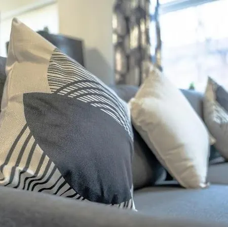 Stylish 2br Retreat - Garden & Fast Wifi Appartement *