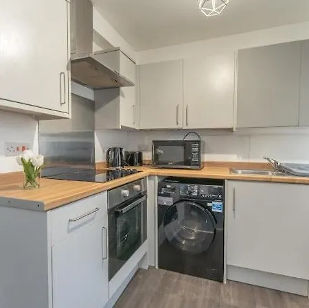 Modern 2BR Home with Garden&Wi-Fi *