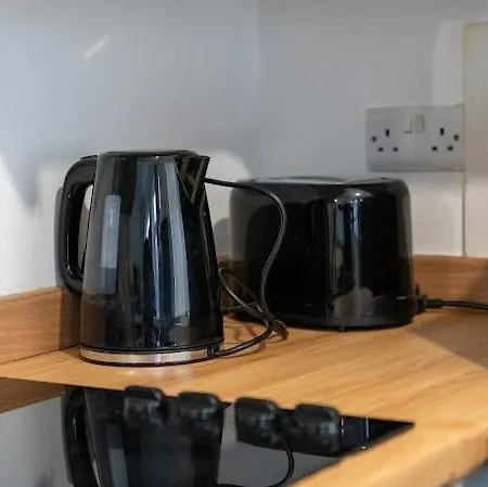 Apartment Modern 2BR Home with Garden&Wi-Fi