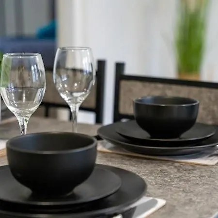 Elegant 1br Near Trafford Centre Apartamento Mánchester