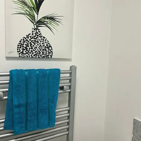 Elegant 1br Near Trafford Centre