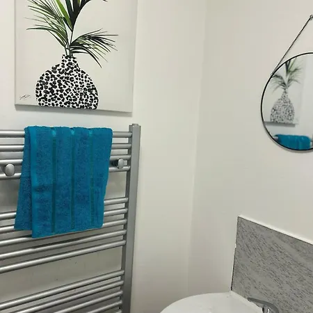 Elegant 1br Near Trafford Centre Apartmán *