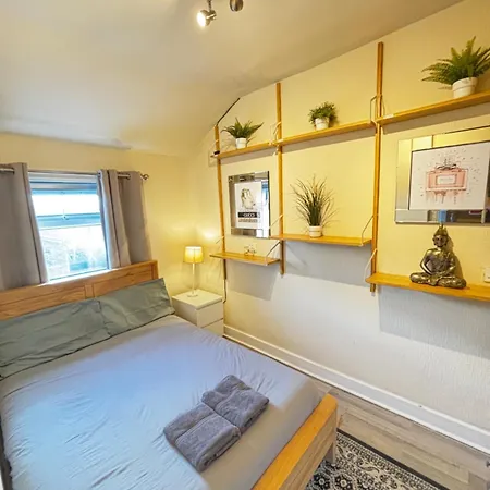 בית הארחה Hendham House - Near Etihad Stadium, Coop Live Arena, Ao Arena, Piccadilly Train Station & Centre מנצ'סטר