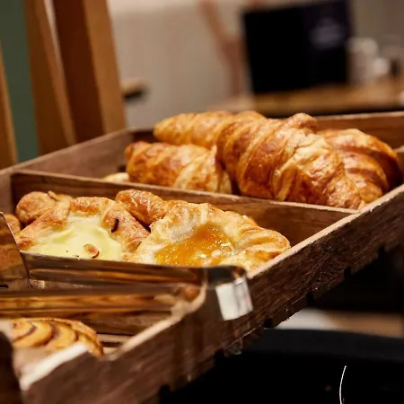 Voco - Centre By Ihg 4*