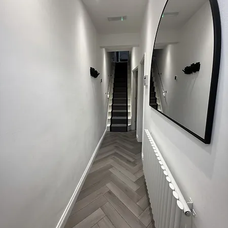 A Away From Mánchester